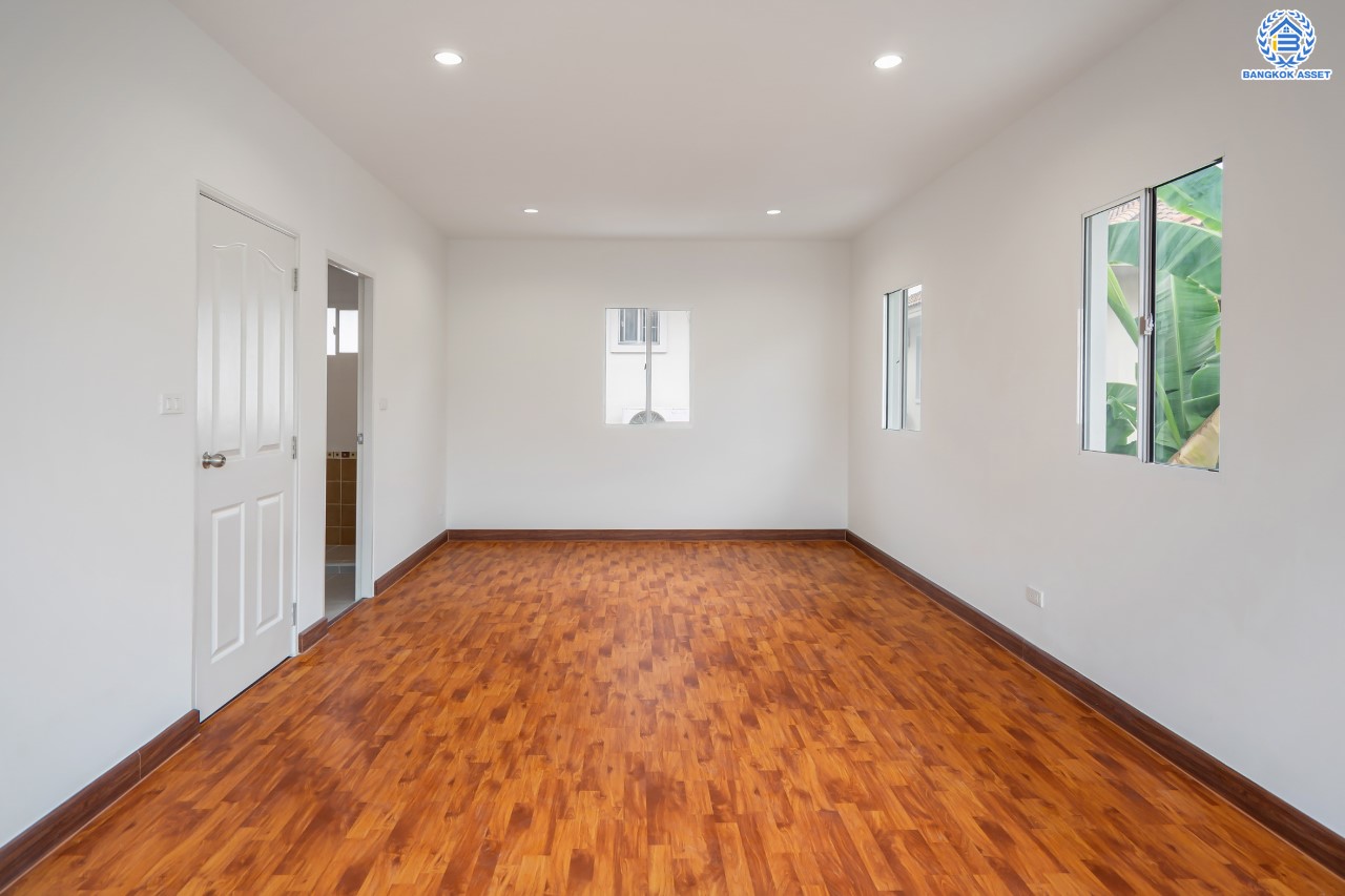 บ้านมือสองตกแต่งใหม่ หลังใหญ่ ม.ภัสสร14 บางใหญ่ ดีไซน์ทันสมัย เนื้อที่ 51.5 ตร.ว. รองรับทุกความสุข ฟังก์ชัน 3 ห้องนอน 2 ห้องน้ำ 2 ที่จอดรถ บนทำเลศักยภาพ ใกล้เซ็นทรัลเวสต์เกต ทางด่วน "ศรีรัช" และรถไฟฟ้าสายสีม่วง "สถานีตลาดบางใหญ่"